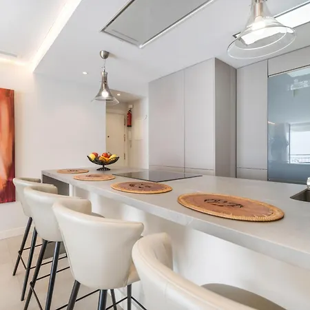 Elegant Beachside Apartmán