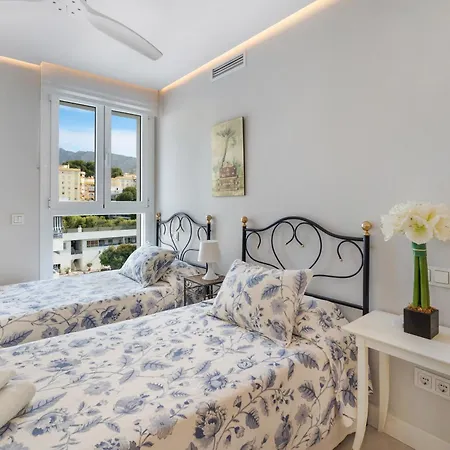 Elegant Beachside *