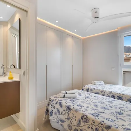 Elegant Beachside ماربيا