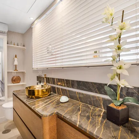 Elegant Beachside Apartmán *