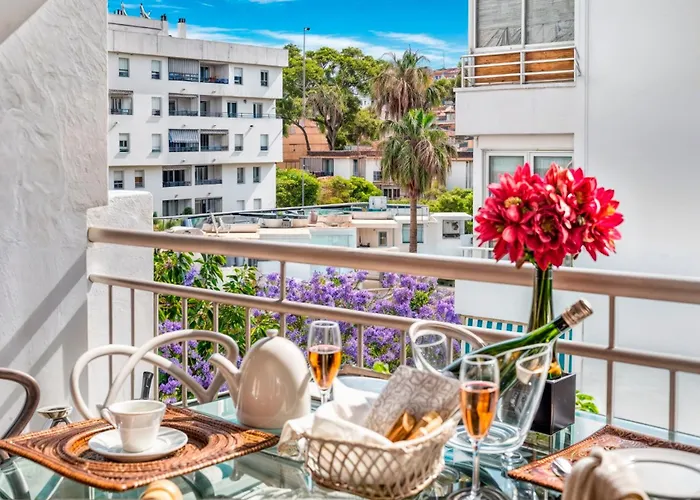 Elegant Beachside * Μαρμπέλλα