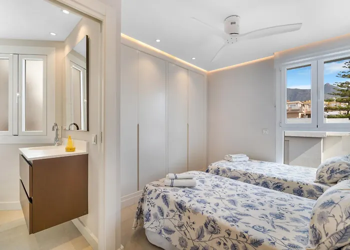 Elegant Beachside Μαρμπέλλα